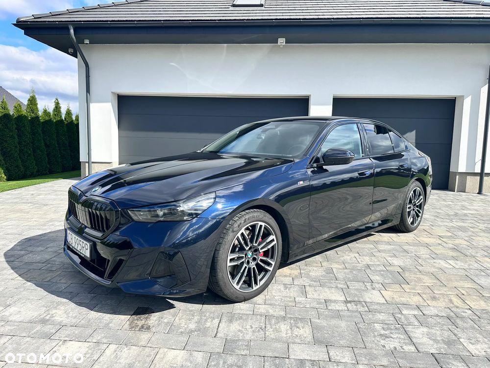BMW Seria 5 M550i xDrive - 25