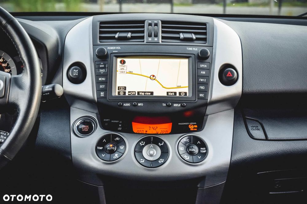 Toyota RAV4 2.0 VVT-i Sol - 33