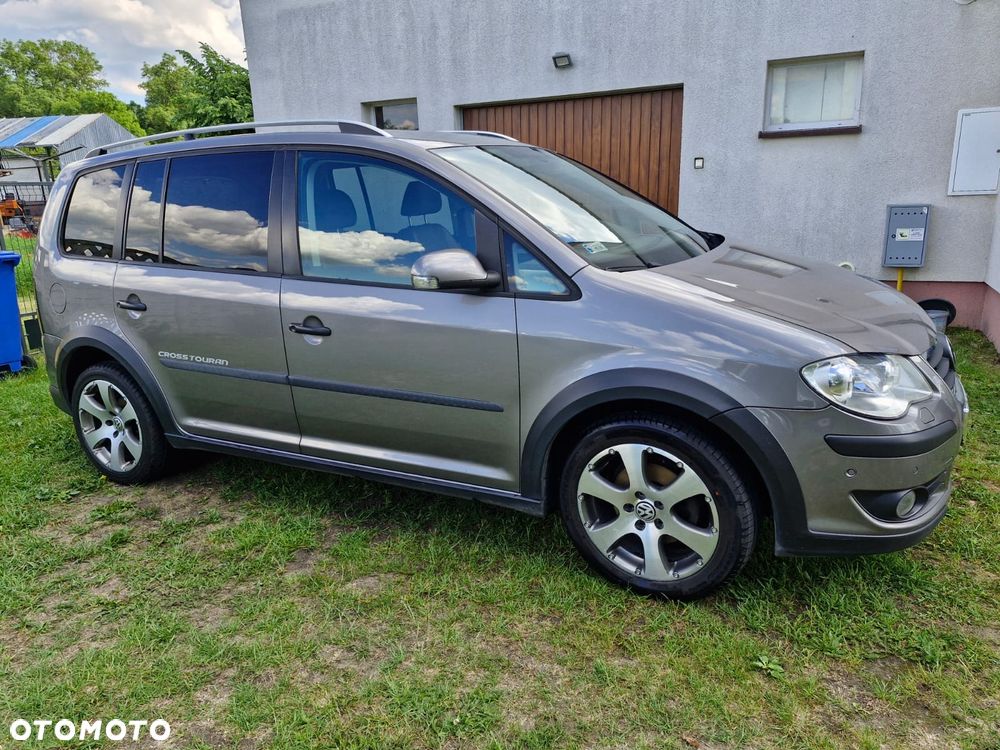 Volkswagen Touran 2.0 TDI DPF Cross - 2