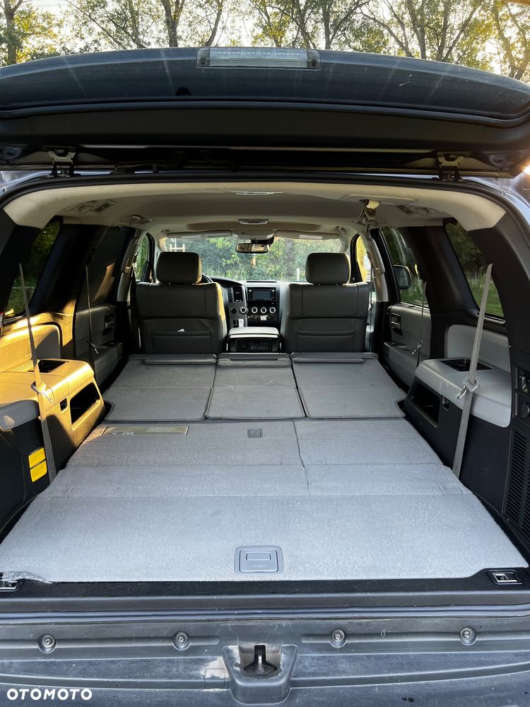Toyota Sequoia - 20