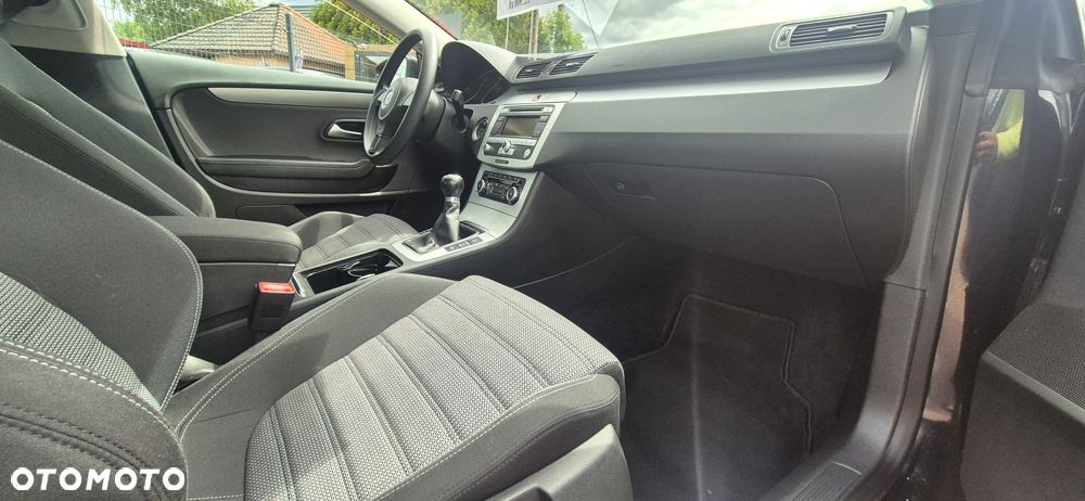 Volkswagen Passat - 4