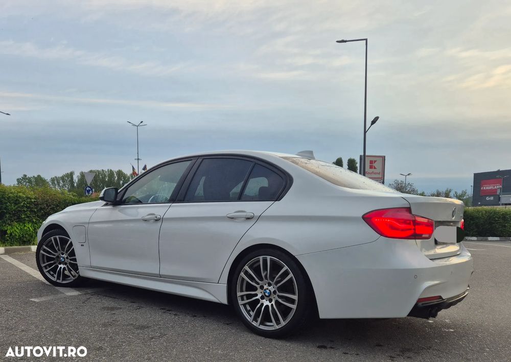 BMW Seria 3 330e iPerformance M Sport - 8