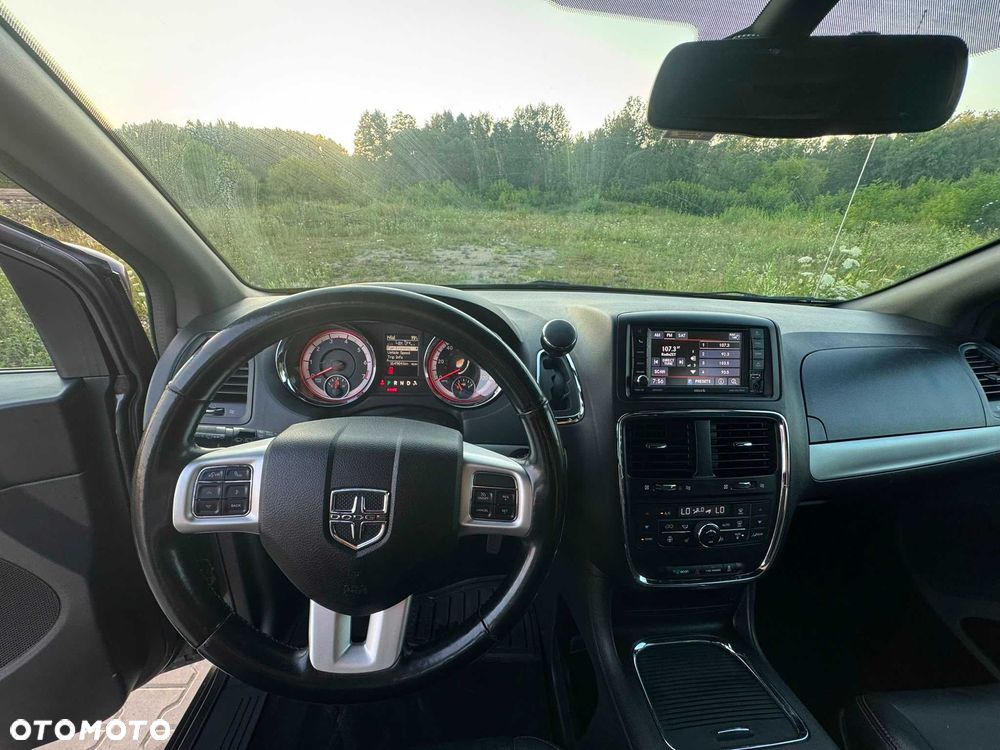 Dodge Caravan - 8