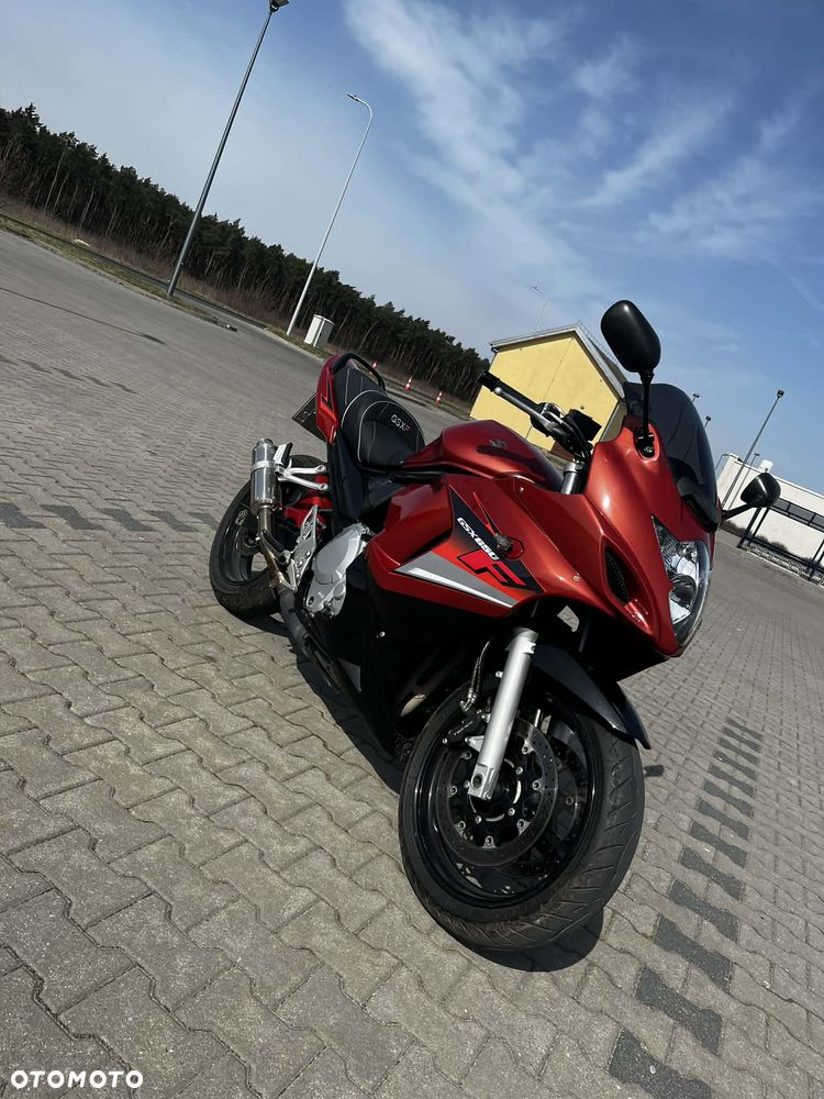 Suzuki GSX - 2
