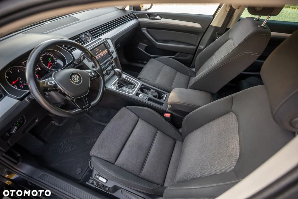 Volkswagen Passat Variant 2.0 TDI SCR DSG - 16