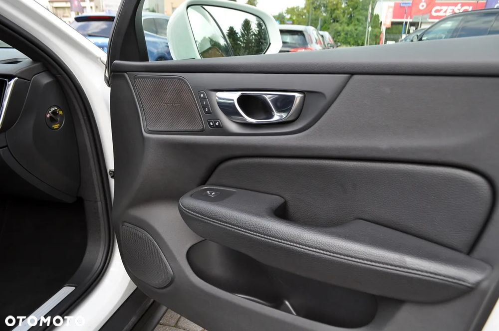 Volvo V60 Cross Country Pro T5 AWD - 27