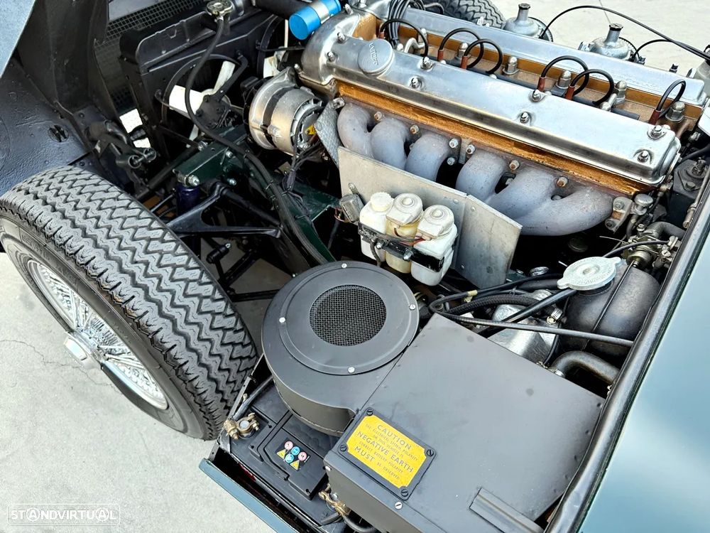 Jaguar E-Type - 26