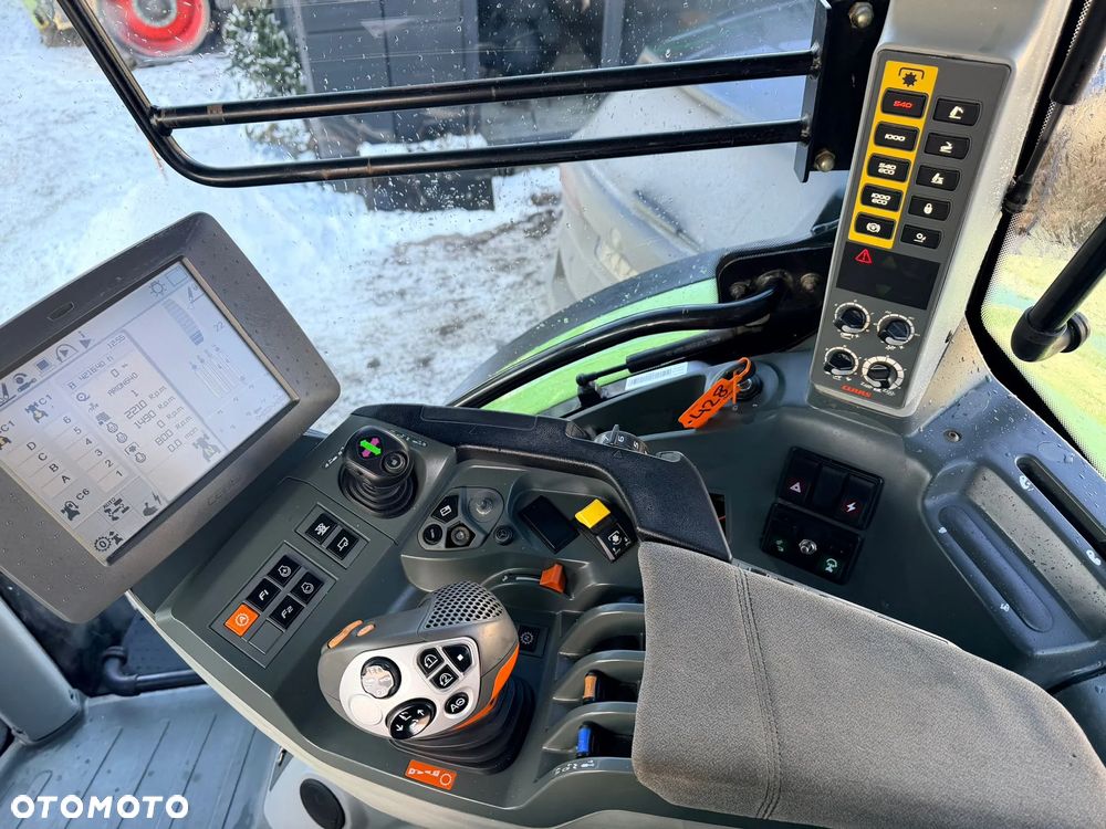 Claas Arion 650 - 17