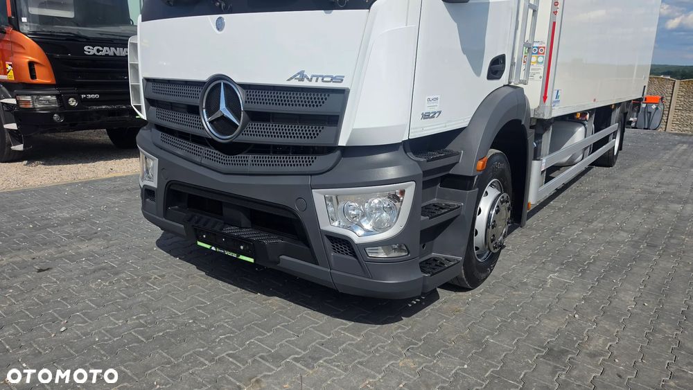 Mercedes-Benz Antos 1827 Chłodnia 9m 2.46 Wysoka!! 3-Osobowy - 13
