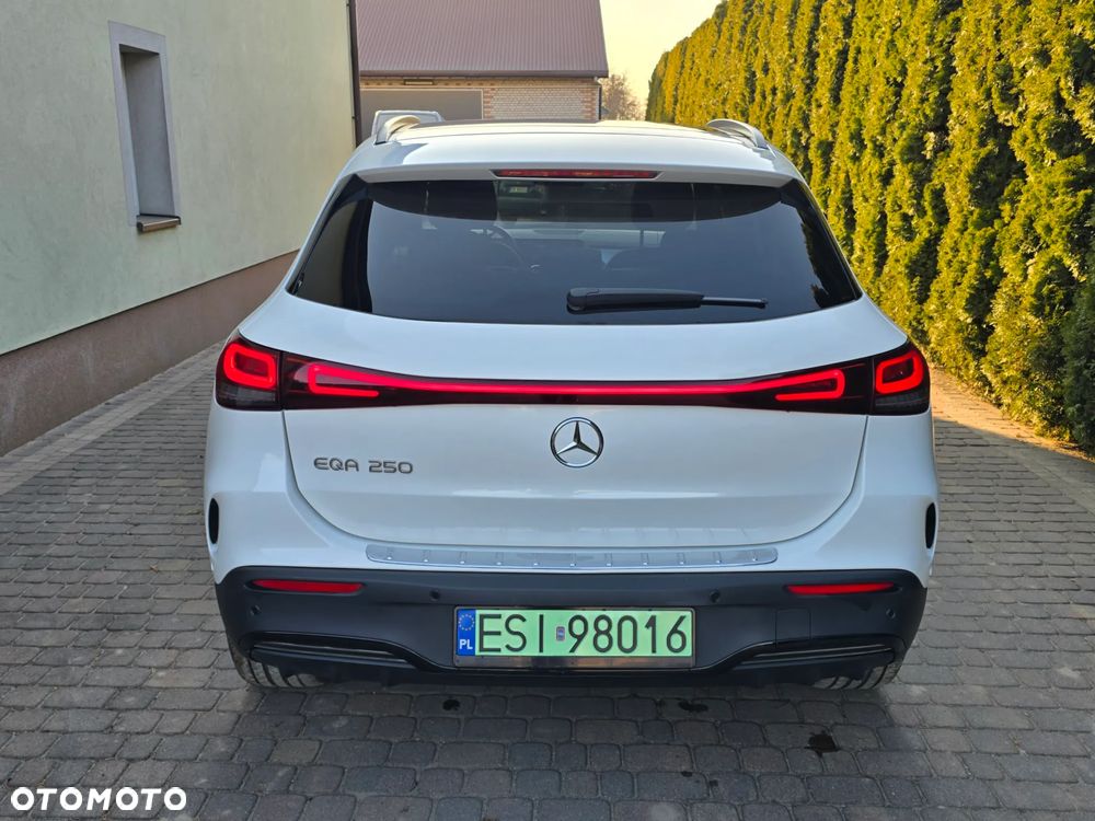 Mercedes-Benz EQA - 9