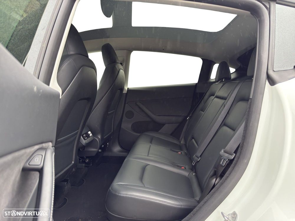 Tesla Model Y Long Range Dual Motor AWD - 12