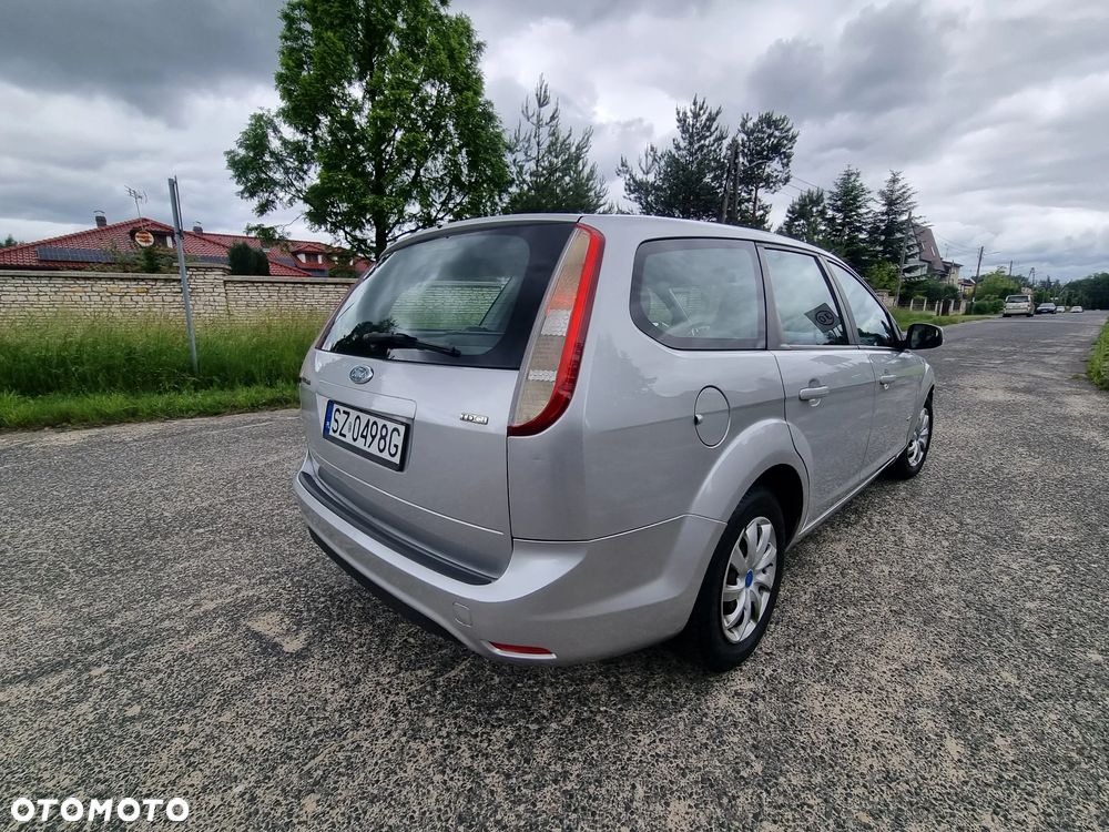 Ford Focus 1.6 TDCi Ambiente DPF - 11
