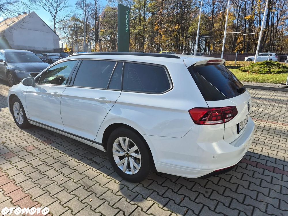 Volkswagen Passat Variant 2.0 TDI EVO Essence DSG - 4