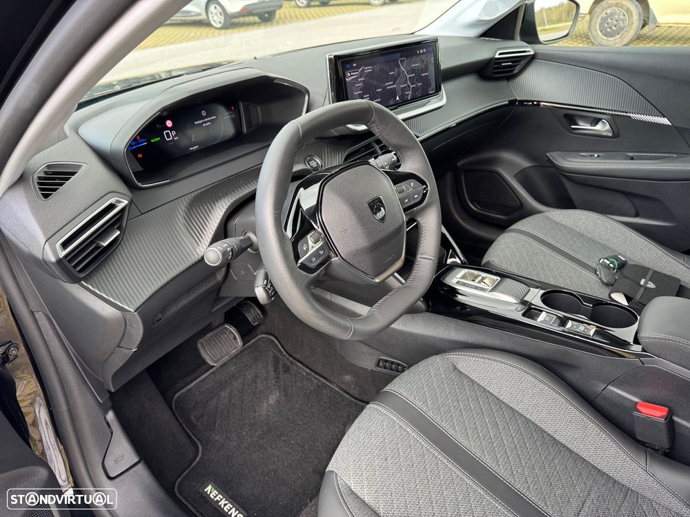 Peugeot e-208 Allure - 16