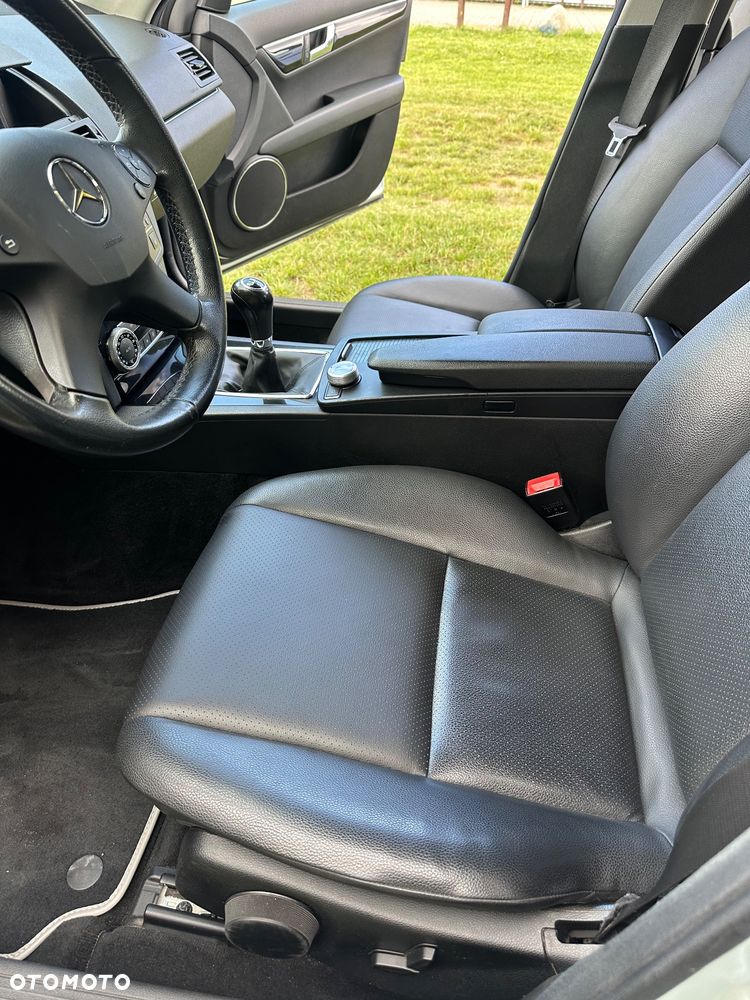 Mercedes-Benz Klasa C 180 Kompressor BlueEFFICIENCY - 36