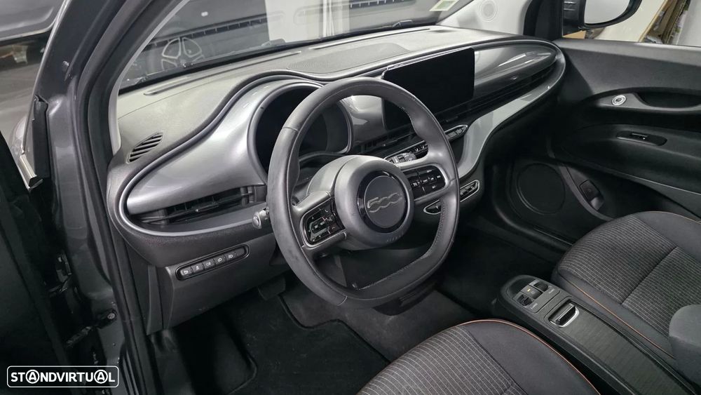 Fiat 500e 42kWh ICON — fotografia 5