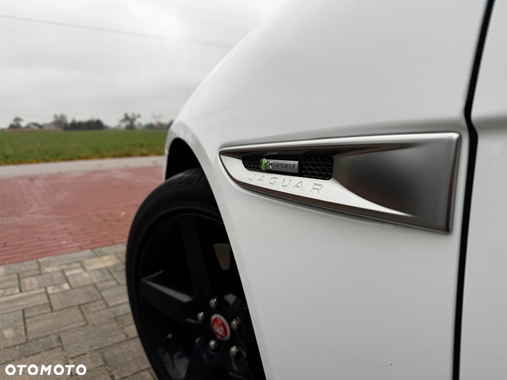 Jaguar Xe 2018 photo 5