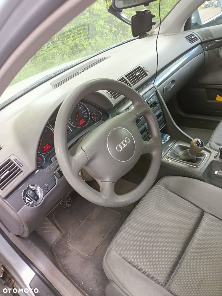 Audi A4 Limousine - 8