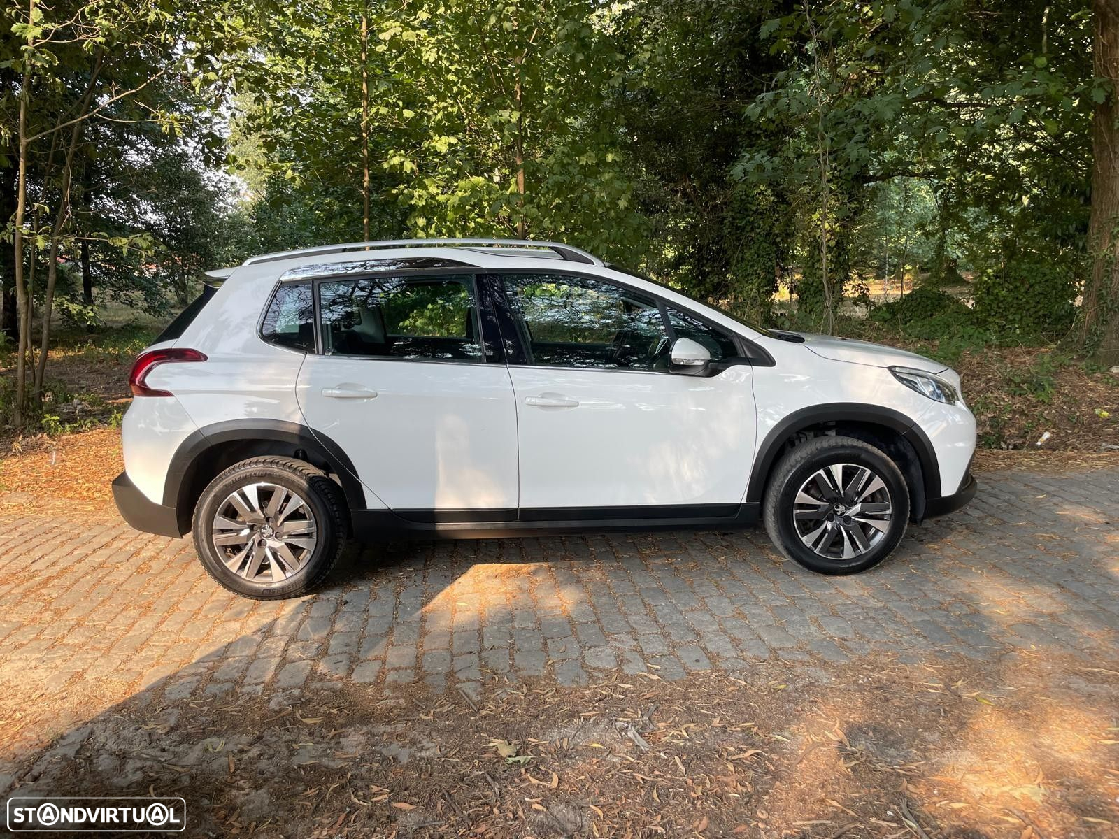 Peugeot 2008 1.2 PureTech Allure - 7