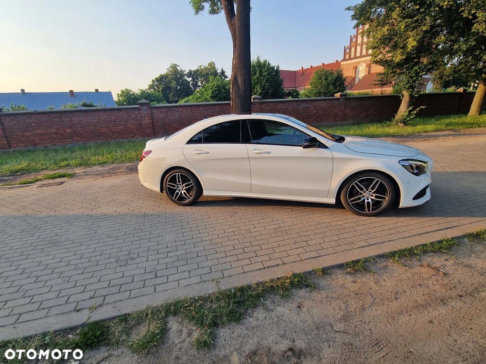 Mercedes-Benz CLA 220 d 7G-DCT AMG Line - 4