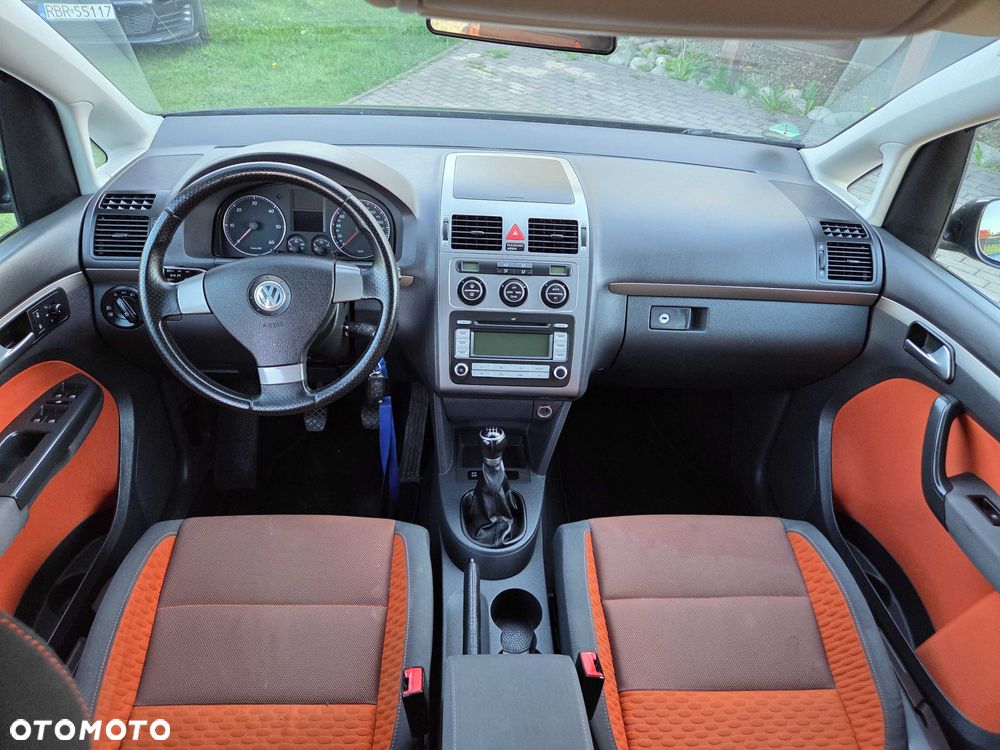 Volkswagen Touran - 8