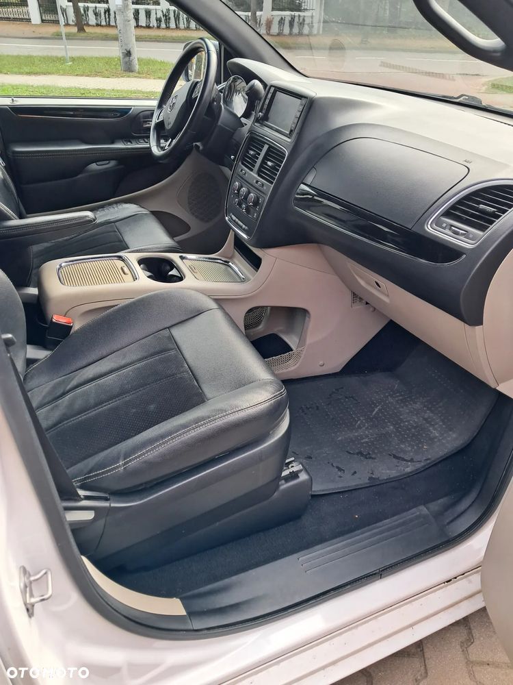 Dodge Grand Caravan - 12