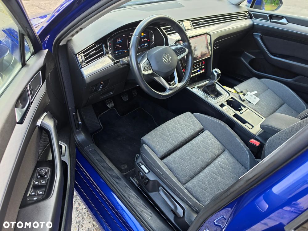 Volkswagen Passat - 15