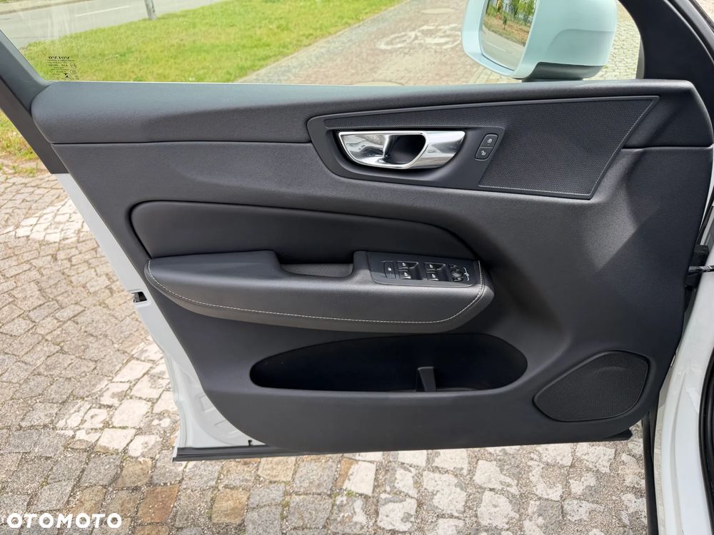 Volvo XC 60 D4 R-Design - 36