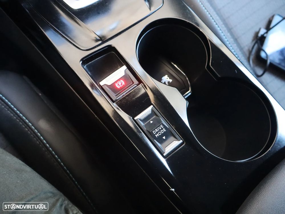 Peugeot e-208 Allure - 34