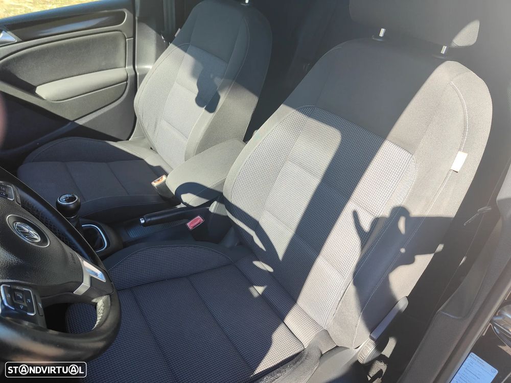 VW Golf 2.0 TDi DPF Highline - 18