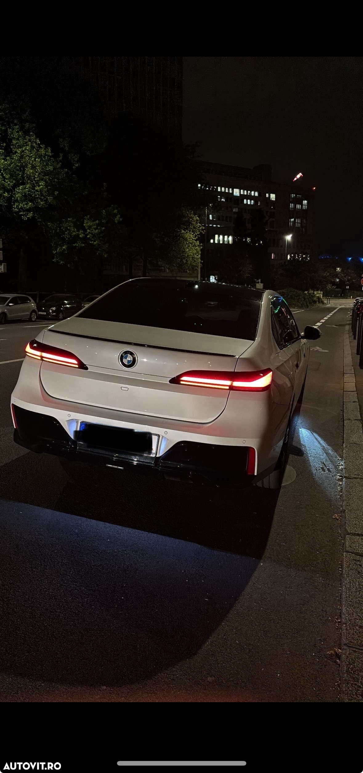 BMW Seria 7 740d xDrive MHEV - 11