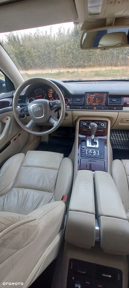 Audi A8 4.2 L Quattro - 6