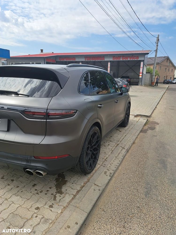 Porsche Cayenne S - 4