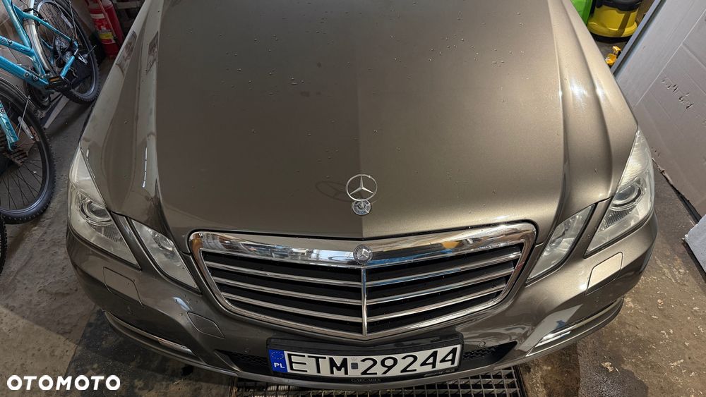 Mercedes-Benz E-Class 2009 photo 2