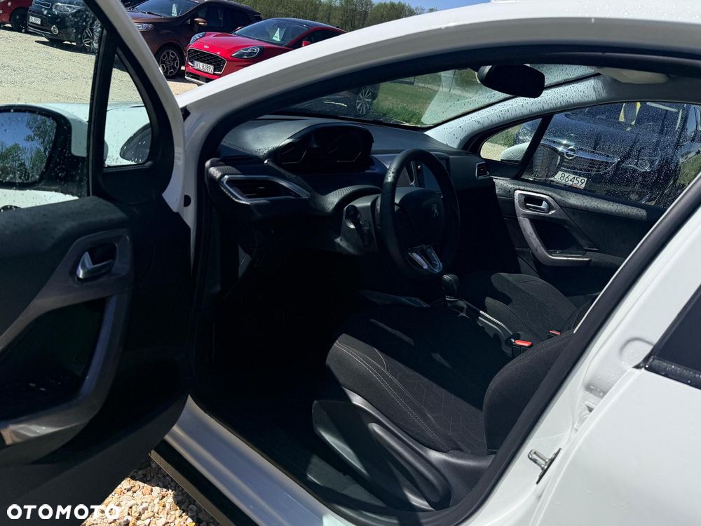 Peugeot 2008 1.2 VTi Allure - 9