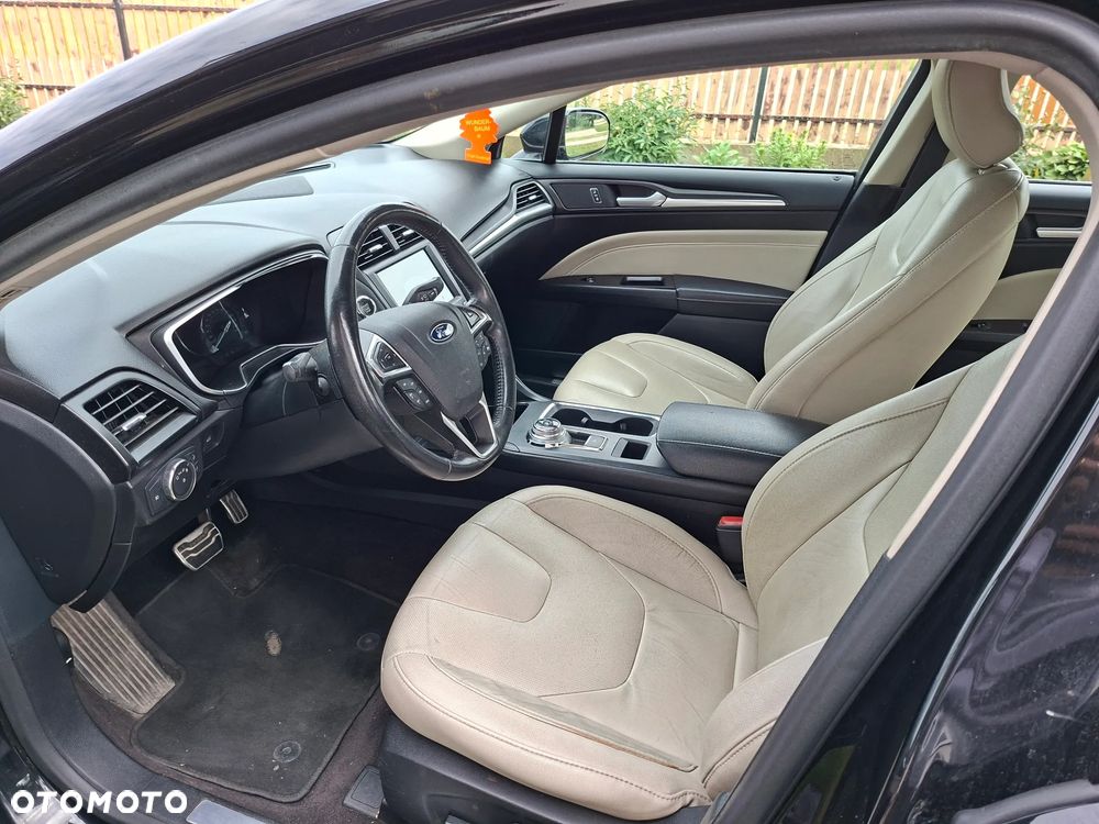 Ford Fusion - 10