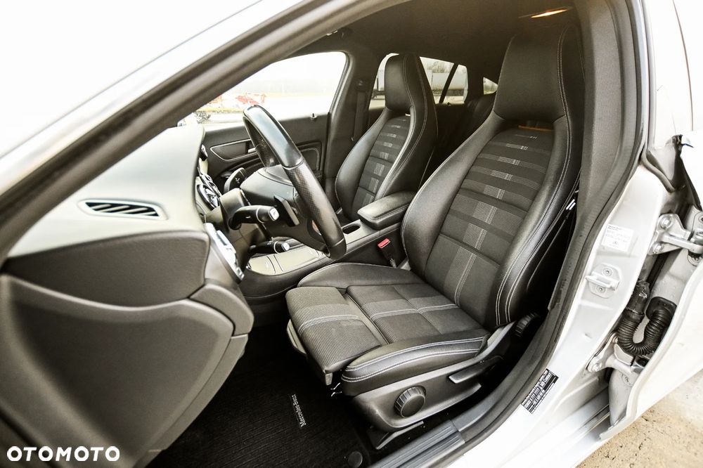 Mercedes-Benz CLA 180 7G-DCT Peak Edition - 23