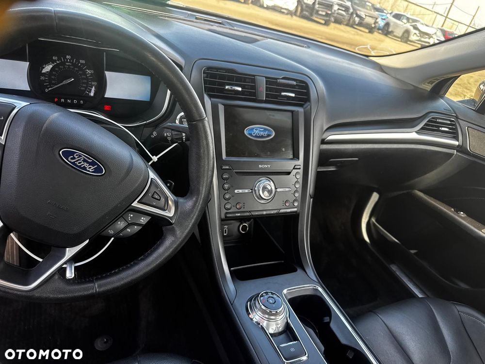Ford Fusion 2.0 EcoBoost Titanium - 16
