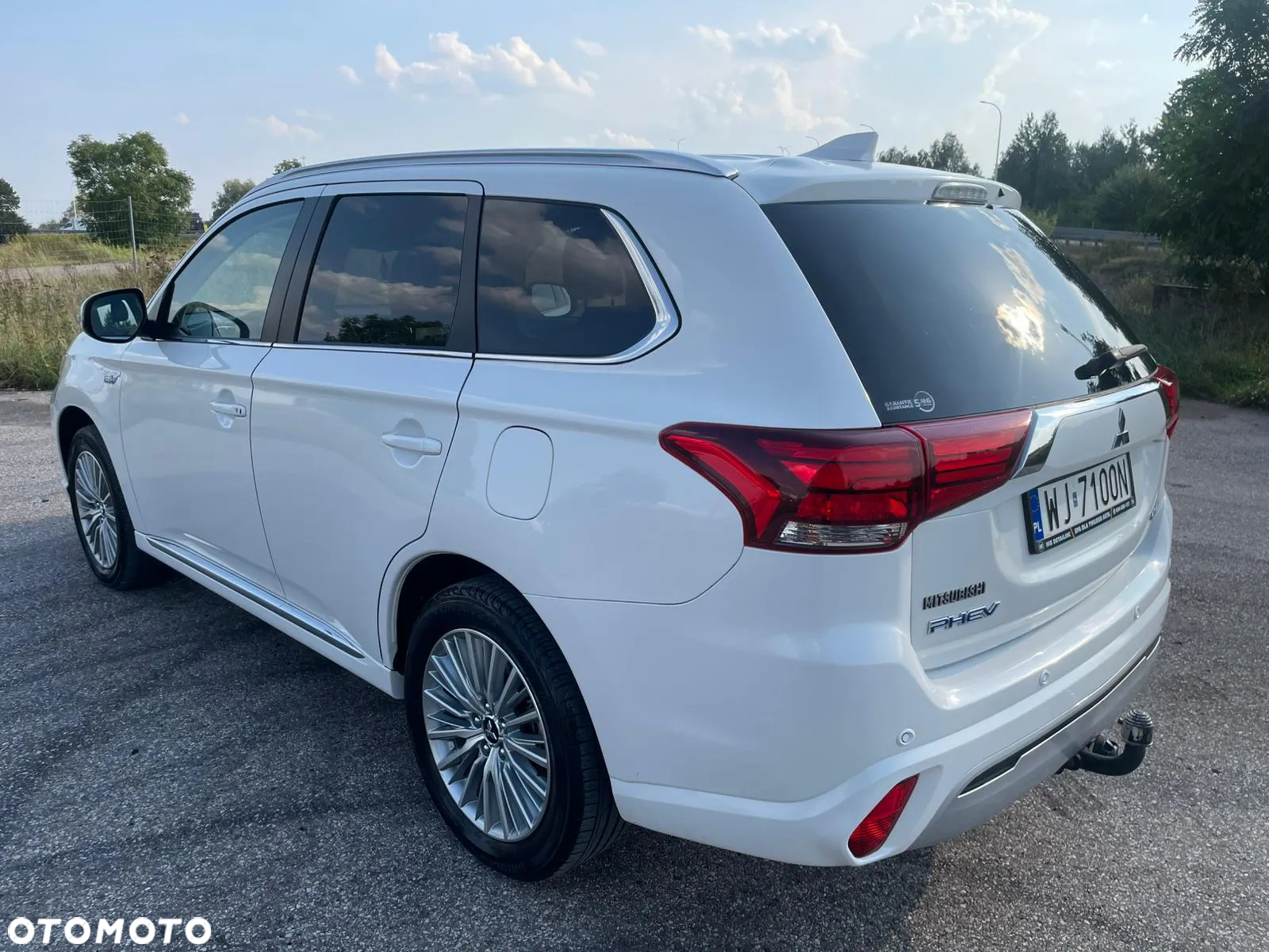 Mitsubishi Outlander 2.4 4WD Plug-In Hybrid Plus - 8