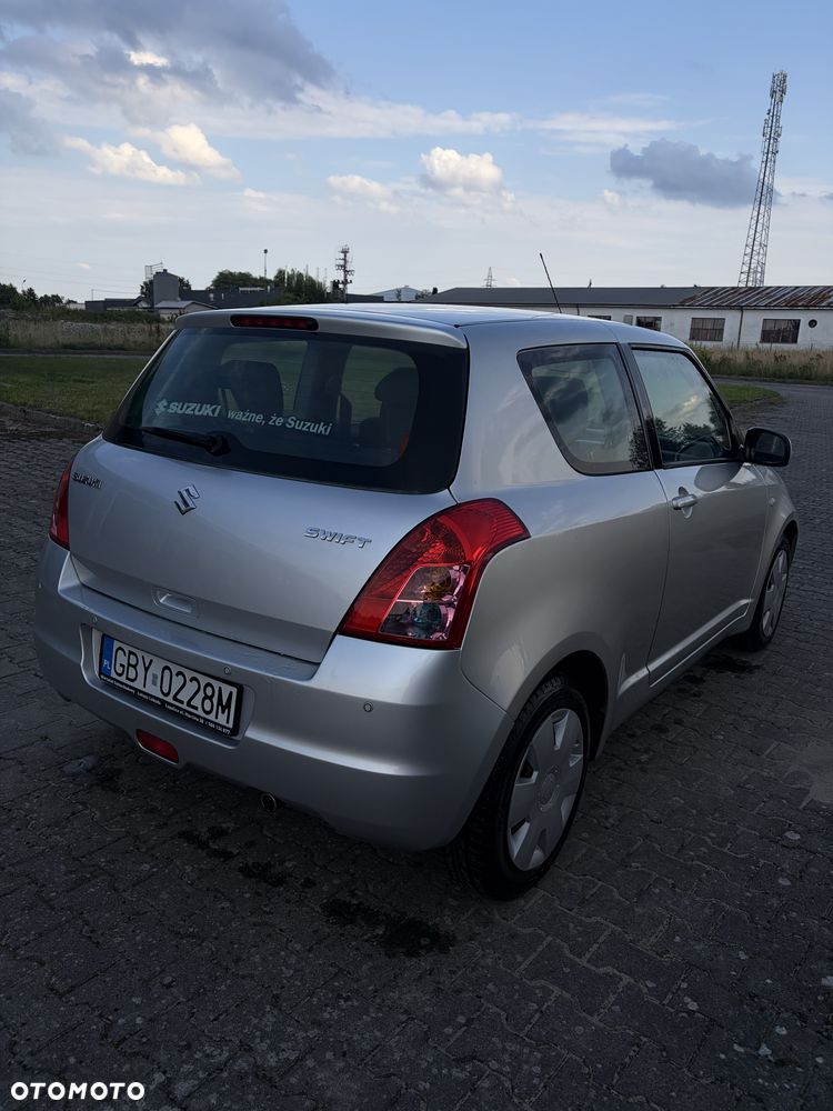 Suzuki Swift - 4