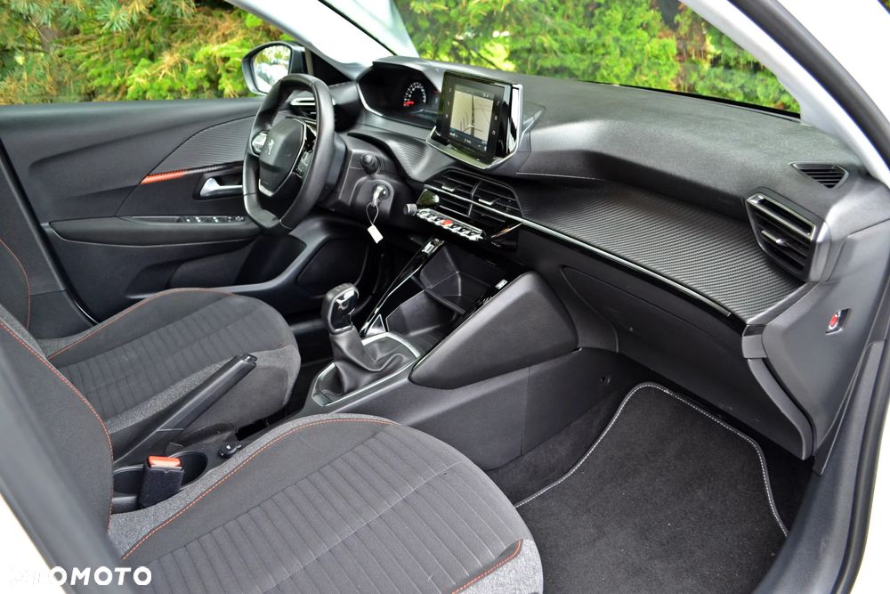 Peugeot 208 - 24
