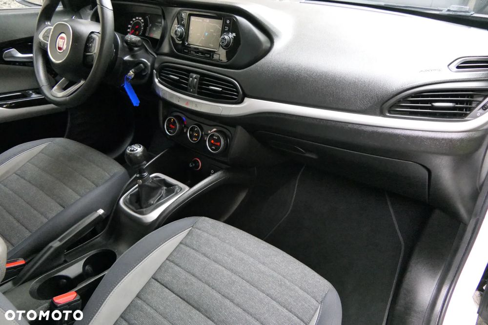 Fiat Tipo 1.4 16V Lounge - 19