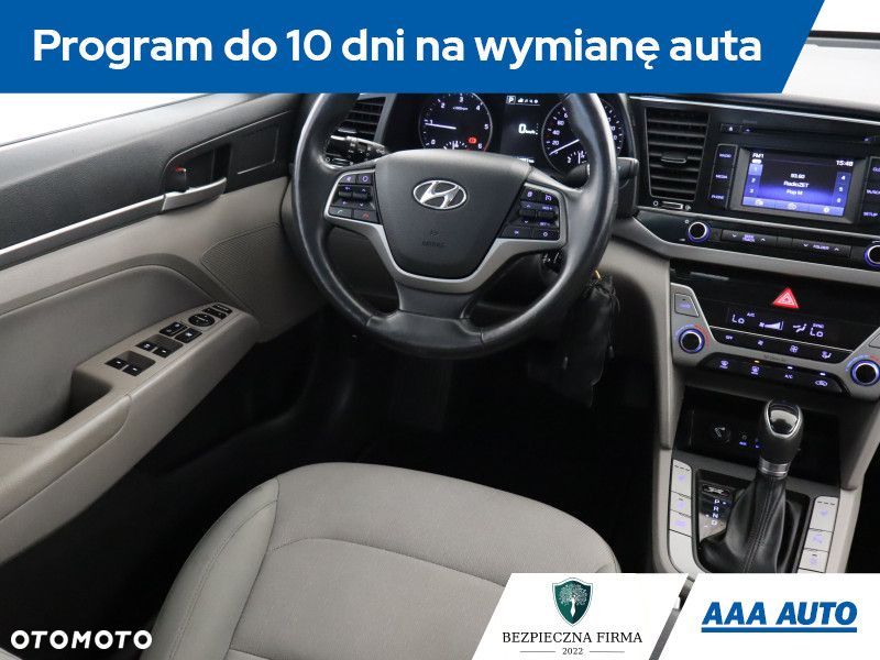 Hyundai Elantra - 9