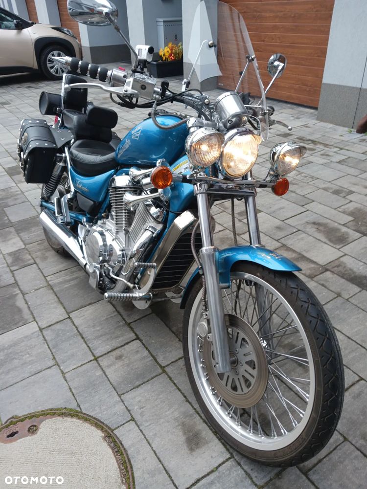 Suzuki Intruder - 1
