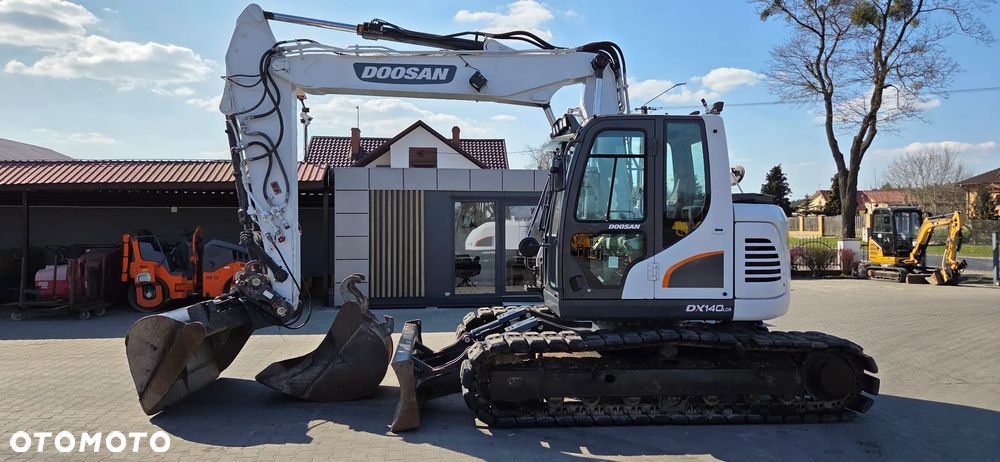 Doosan <<Doosan DX140LCR, 2015r, pług, ramie 3xłamane, 2 łyżki, z Niemiec!>> - 1