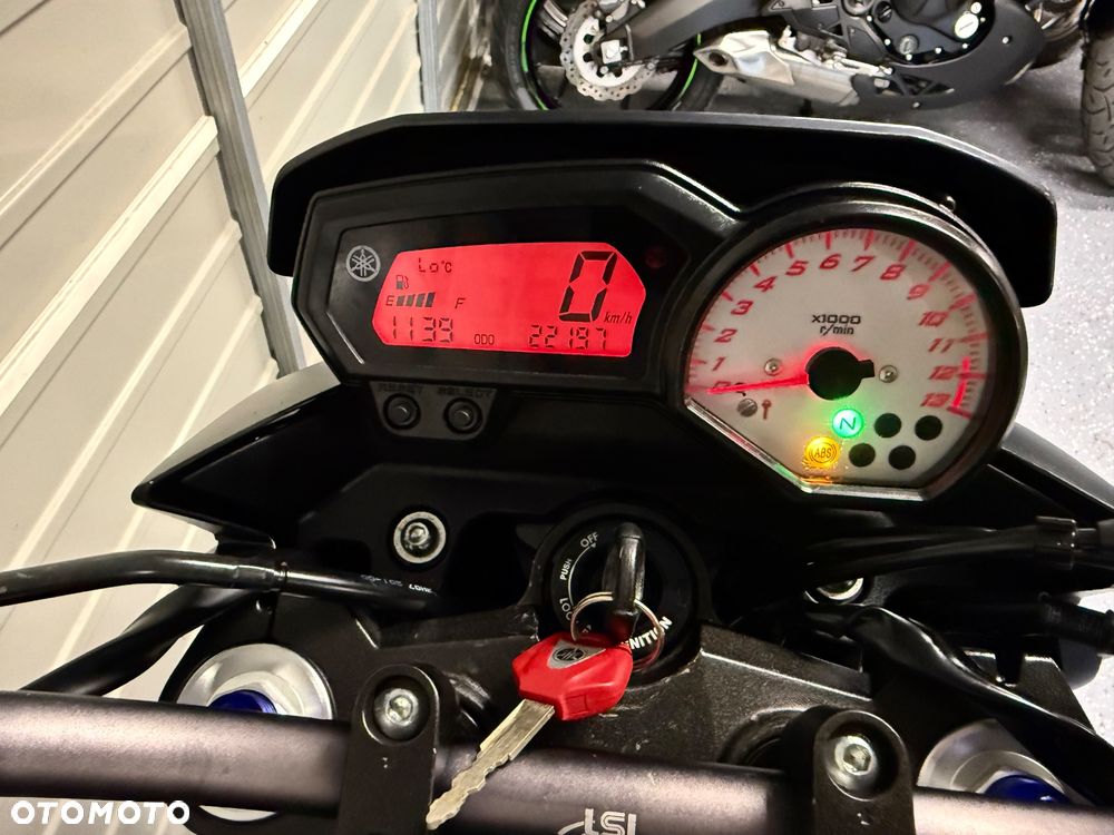 Yamaha FZ8 - 11