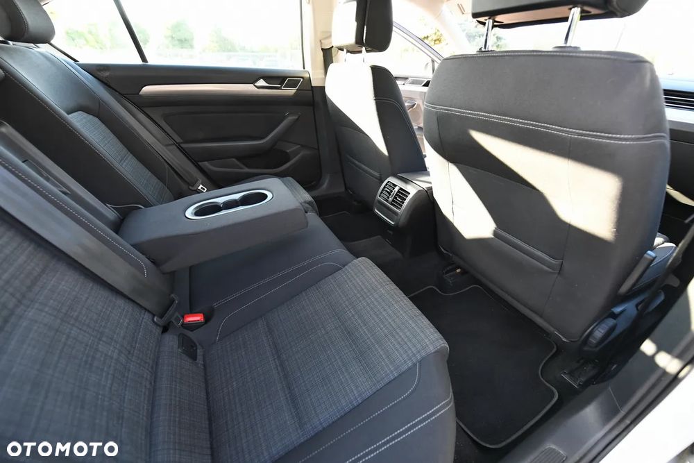 Volkswagen Passat 2.0 TSI Business DSG - 13