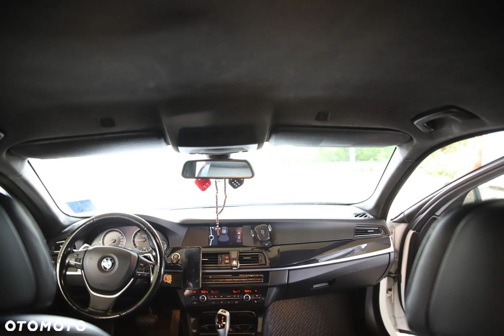 BMW Seria 5 525d xDrive - 22