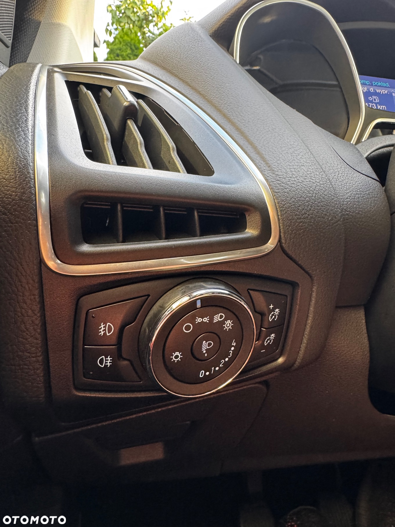 Ford Focus 1.0 EcoBoost Hybrid ST-LINE - 27