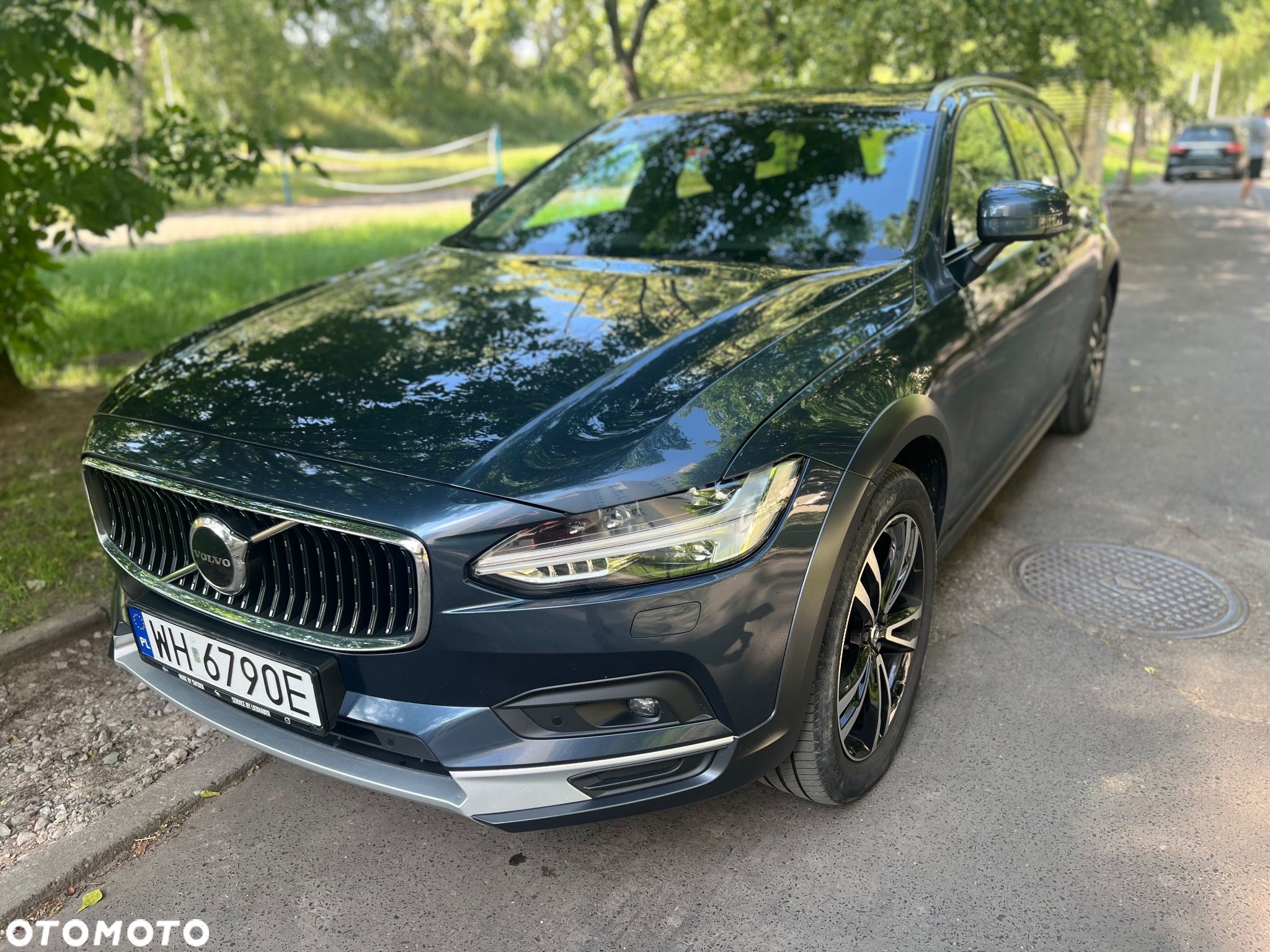 Volvo V90 Cross Country - 1